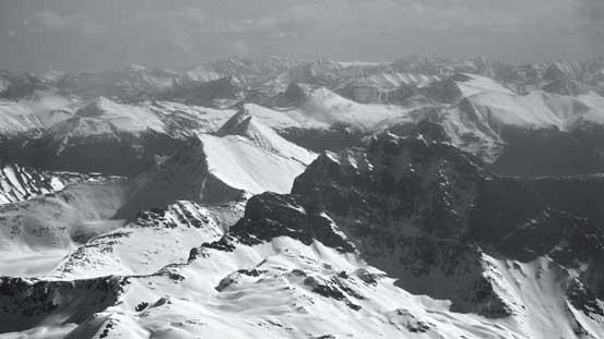 Oldhorn Mountain looks very small in the foreground