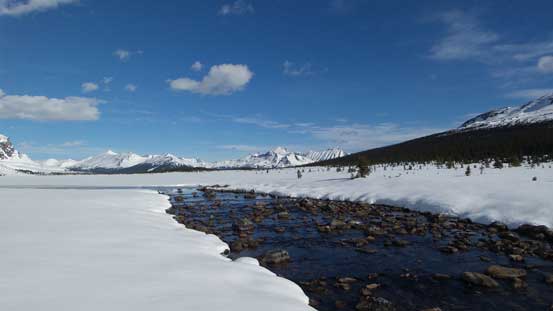 The outflow of Amethyst Lake provide some extra colours