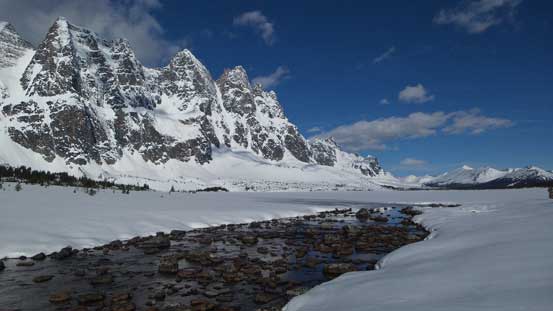 The Ramparts and Amethyst Lake