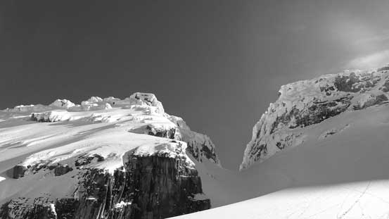 I wonder if that col will give a better view towards the Parkway... 