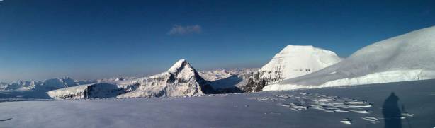 Mt. Columbia, South Twin and the traversing bench on North Twin. Click to view large size.