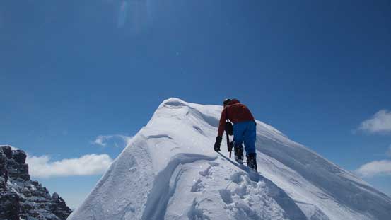 On the summit ridge now. Only a few meters away