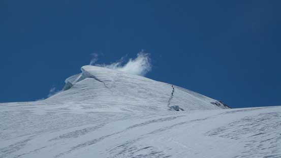 Looking back we could see the CSMC group ascending South Twin