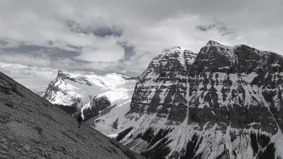 The N. Face of Mt. Spring-Rice is very impressive. I also notice a couloir in it...