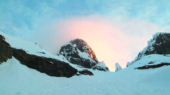 Gorgeous morning light shone on the upper mountain