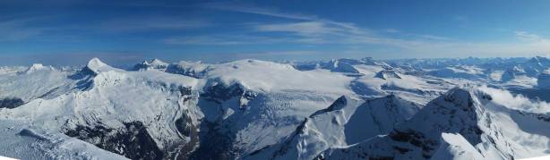 Panorama of Columbia Icefield. Click to view large size.