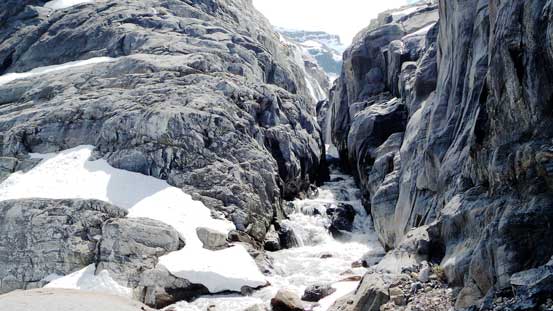 But now what... We had no choice but climbing the slabs.