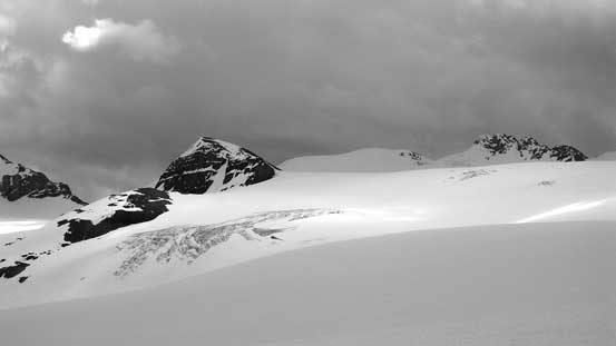 Looking towards the remote Mons Icefield summits including Cambrai Mountain