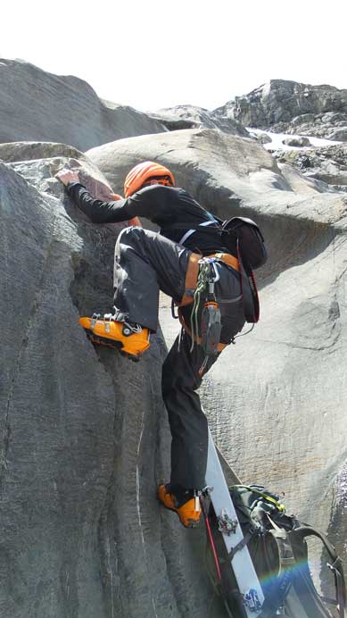Down-climbing the upper bouldary step...