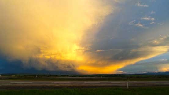 Neat weather in the previous evening along Highway 1