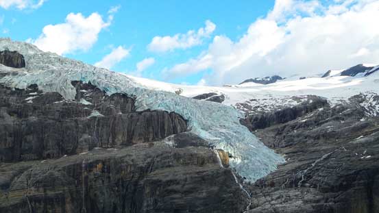 The seracs on Lyell Icefield