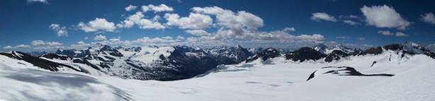Panorama from the big hill just before the Hut. Click to view large size.