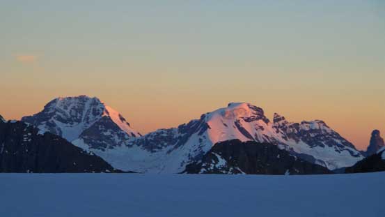 Finally, glow on Rostrum and Icefall Peaks