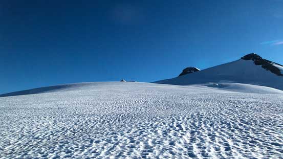 Contouring around to the west bowl beneath Lyell IV