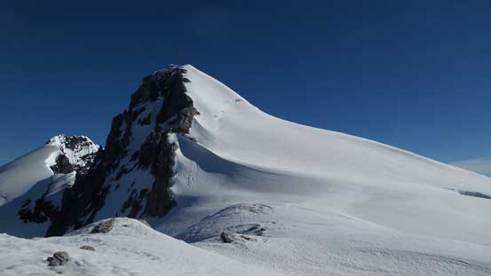 Lyell V looks much more impressive from this rarely seen angle