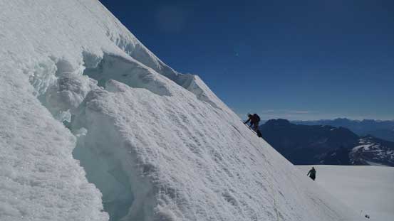 Tricky bergschrund to negotiate