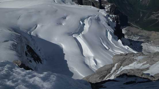 The super crevassed bowl beneath Lyell V and Lyell IV