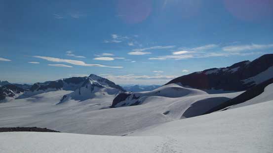 Over the broad shoulder of Lyell V now, looking towards the Hut and Lens Mountain