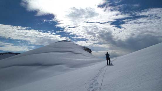 Snowshoeing down from Lyell 2/3 col onto unknown terrain