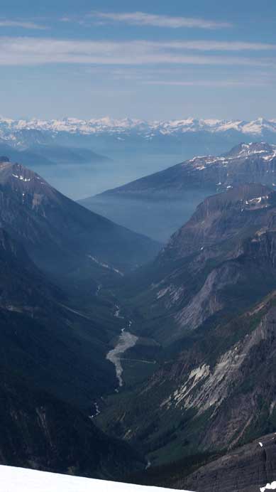 The deep Lyell Creek valley