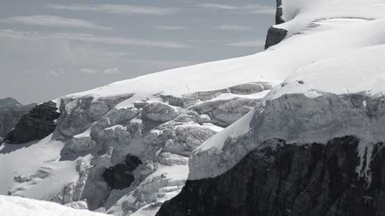 Icefalls coming down from Lyell 1 & 2