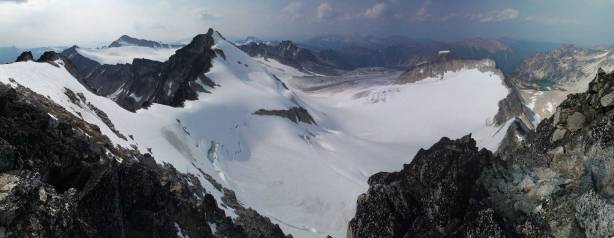 One more panorama from the summit. Click to view large size.