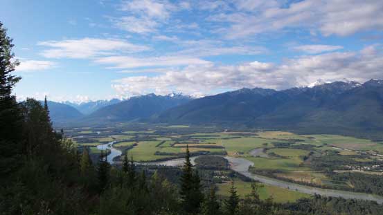 A view of the Fraser River Valley from the "halfway viewpoint"
