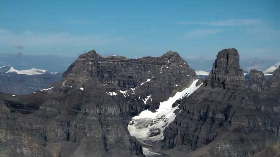 That obvious couloir in the Murchison Towers reminds me greatly the one on Mt. Bryce...