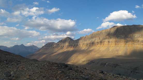 The peak at center is known as "Spine Peak" according to Andrew Nugara's snowshoe book