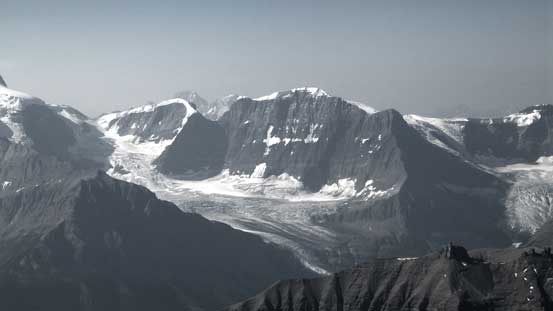 The impressive Alexandra Glacier that rises 2000 m from valley floor to Lyell II/III col