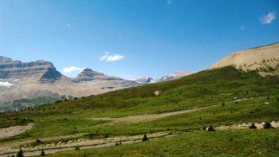 The beautiful grassy ledge traverse back to camp (with 100+ meters of height gain)