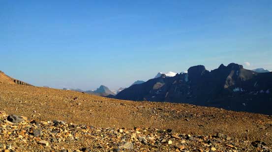 Hiking along the rubble plateau