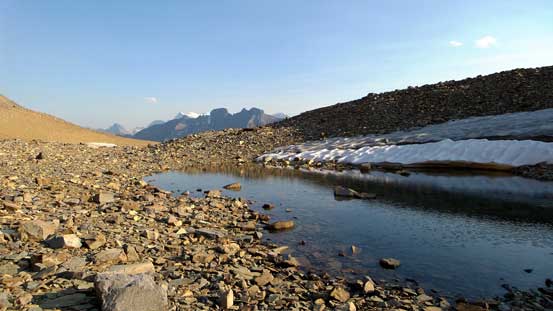 A small tarn providing nice evening scenery