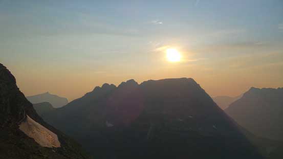 The smoky sun and Bearhat Mountain