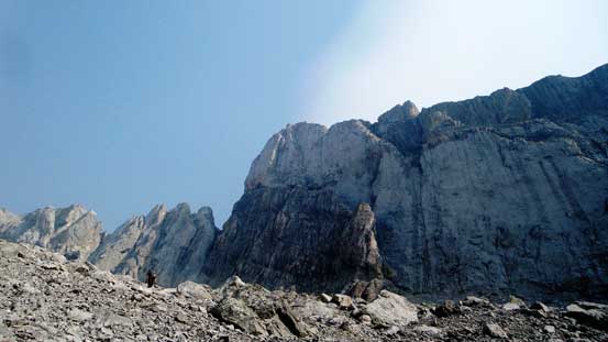 Ascending paralleling to the impressive Elpoca Tower
