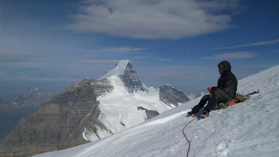 Back to the snowy summit, time to take a short break.