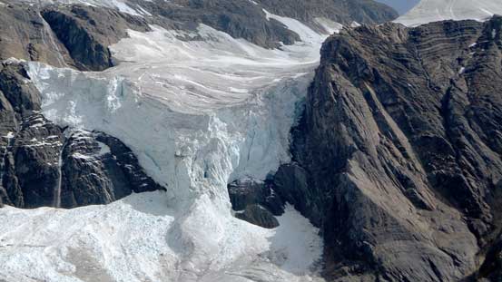 Incredible ice fall on Resplendent