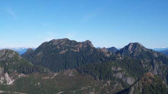Brunswick Mountain (L) is the highest in this area. Mt. Hanover on right