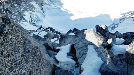 Carefully making my way down the initial few meters to the ledge