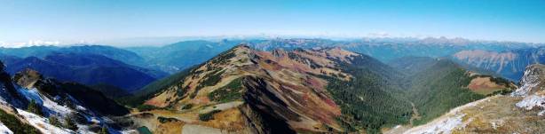 Panorama from just before dropping to Skyline Divide. Click to view large size.