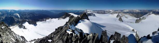 Partial summit panorama from Mamquam Mountain. Click to view large size.