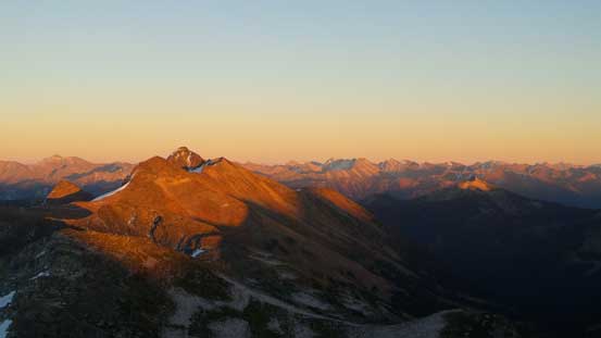 Evening glow on Prospector Peaks (L, fg)