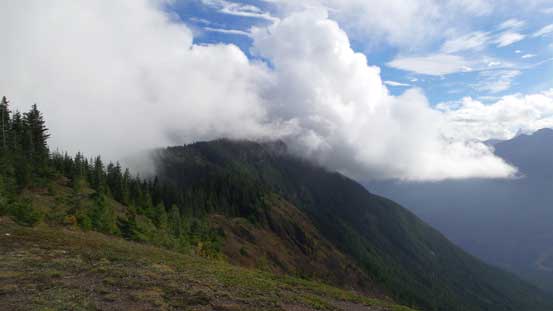 The connecting ridge leading to Mt. Thurston