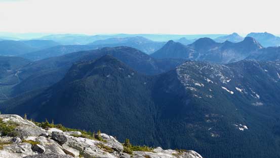 The forested peak in the foreground is Zum Peak