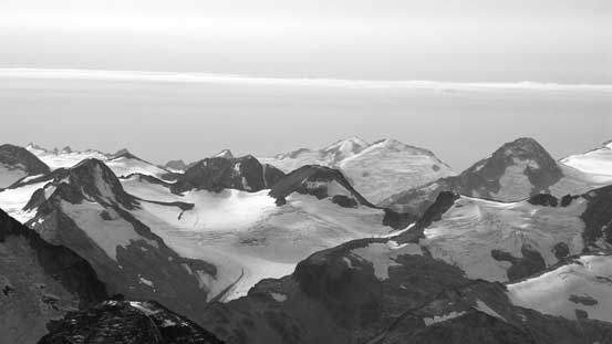 Isosceles and Parapet Peaks behind Spearhead Range 