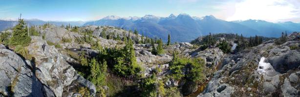 Another panorama showing the bluffy summit plateau area. Click to view large size.