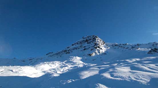 The summit block of Conway Peak