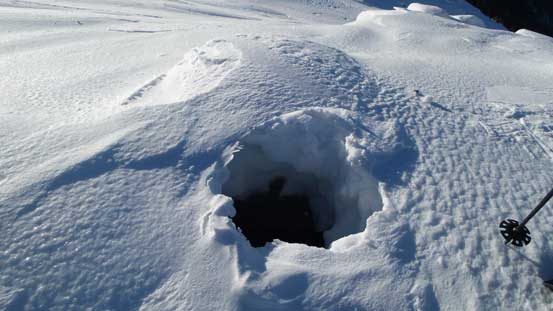 Discovering a hole thank to the partially covered boulders....