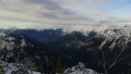This peak does offer great perspective of the Skagit Valley though