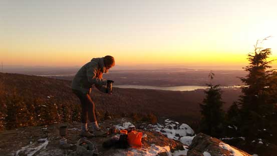 Another group was smart to bring stove for some hot drinks!